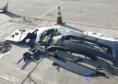 2015 Toyota Rav4 Le z USA, uszkodzony, nr VIN JTMZFREV1FJ032716